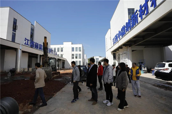 記者節(jié)：媒體聚焦昌南新區(qū)、城投集團重點項目建設(shè)工地